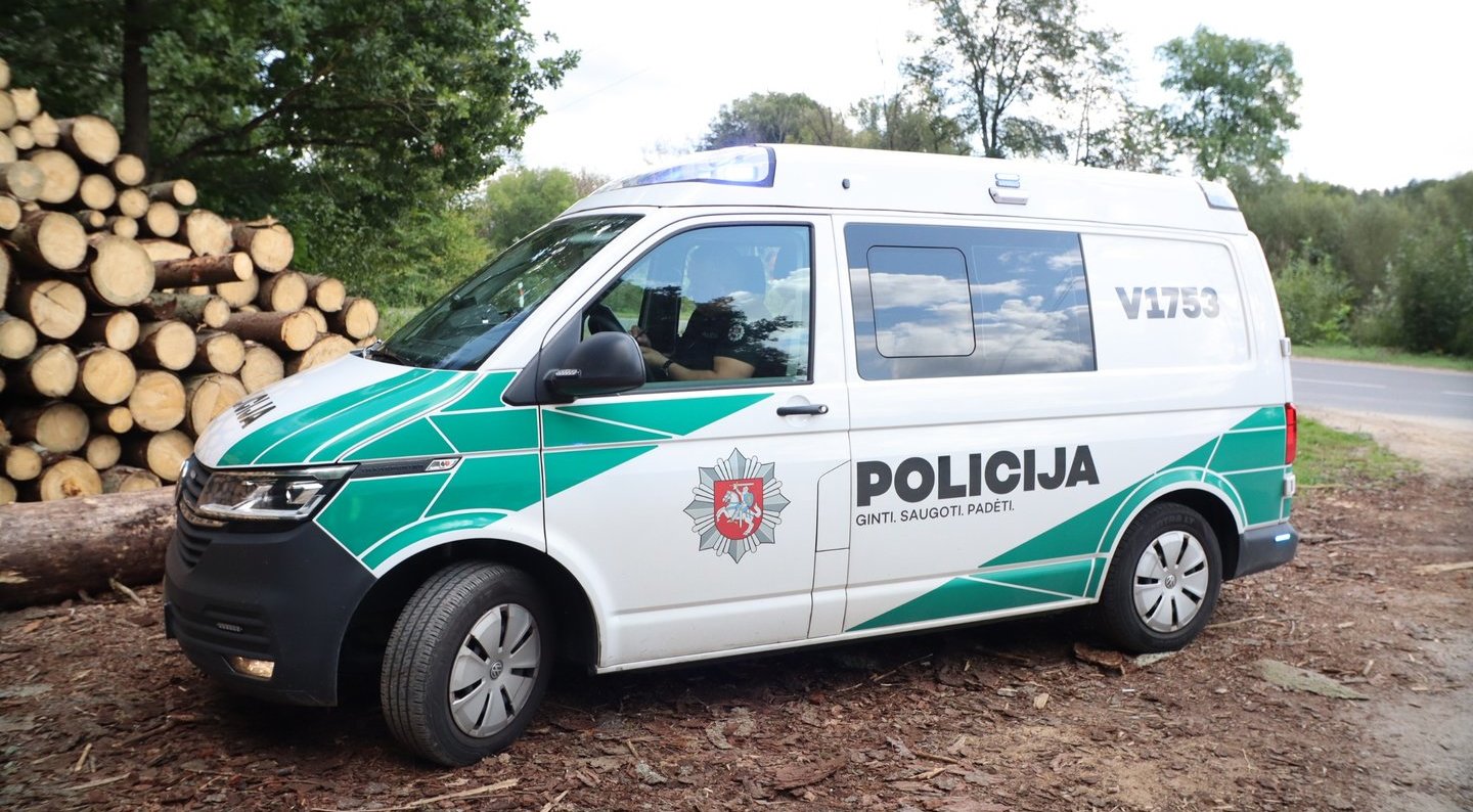 Švenčionių rajone į avariją pateko autobusas su keleiviais: nukentėjo 4 žmonės
