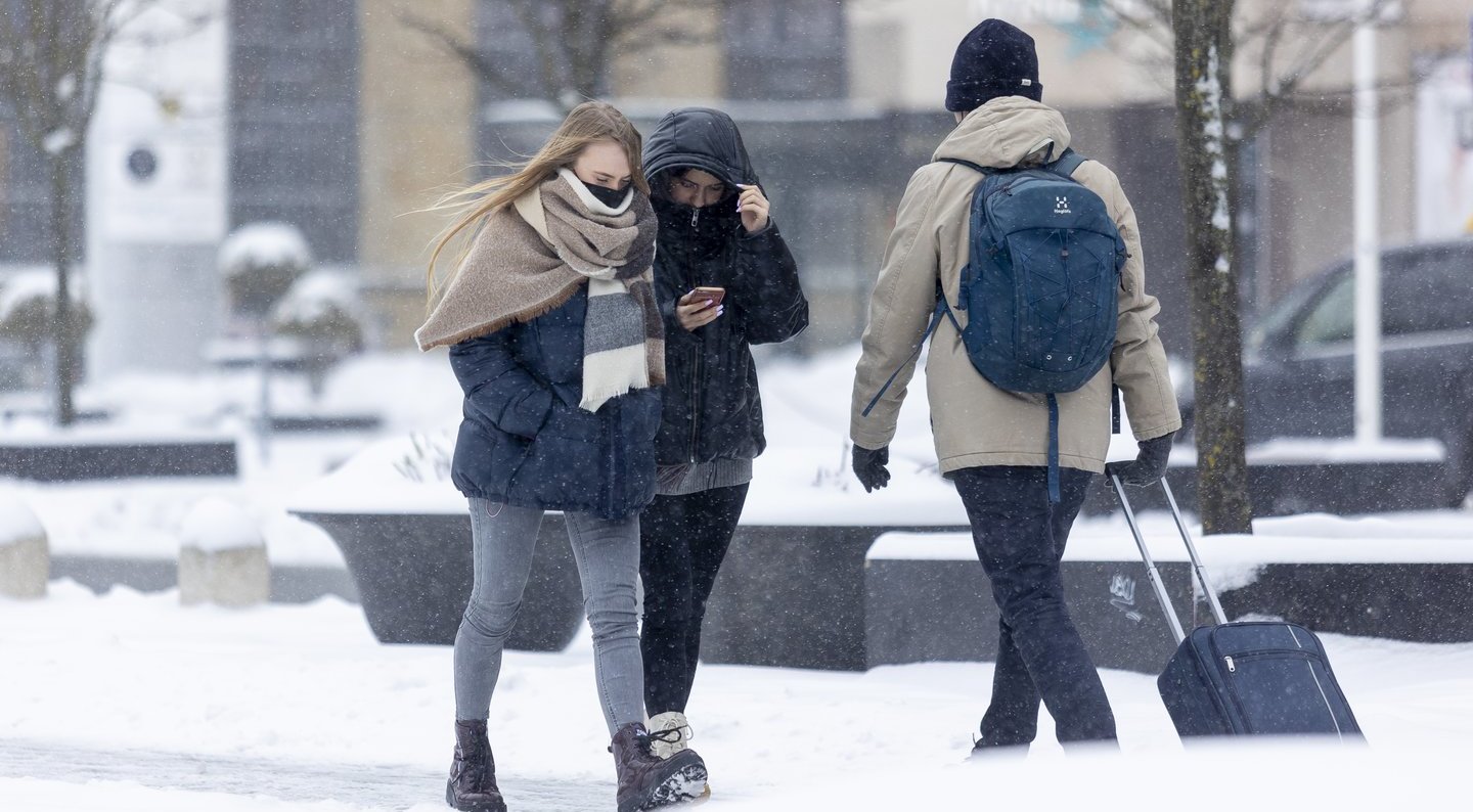 Orai Lietuvoje bus šiltesni, bet pavojingi vairuotojams ir pėstiesiems