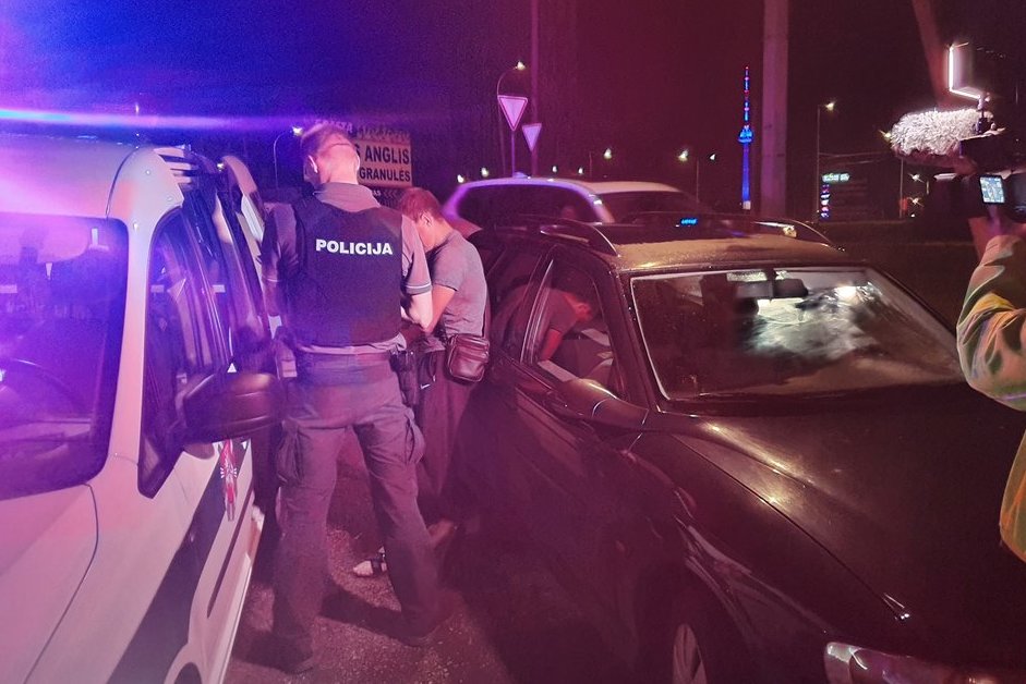 Miškinių gatvėje Vilniuje įkliuvo girtas opelio vairuotojas (nuotr. Broniaus Jablonsko)