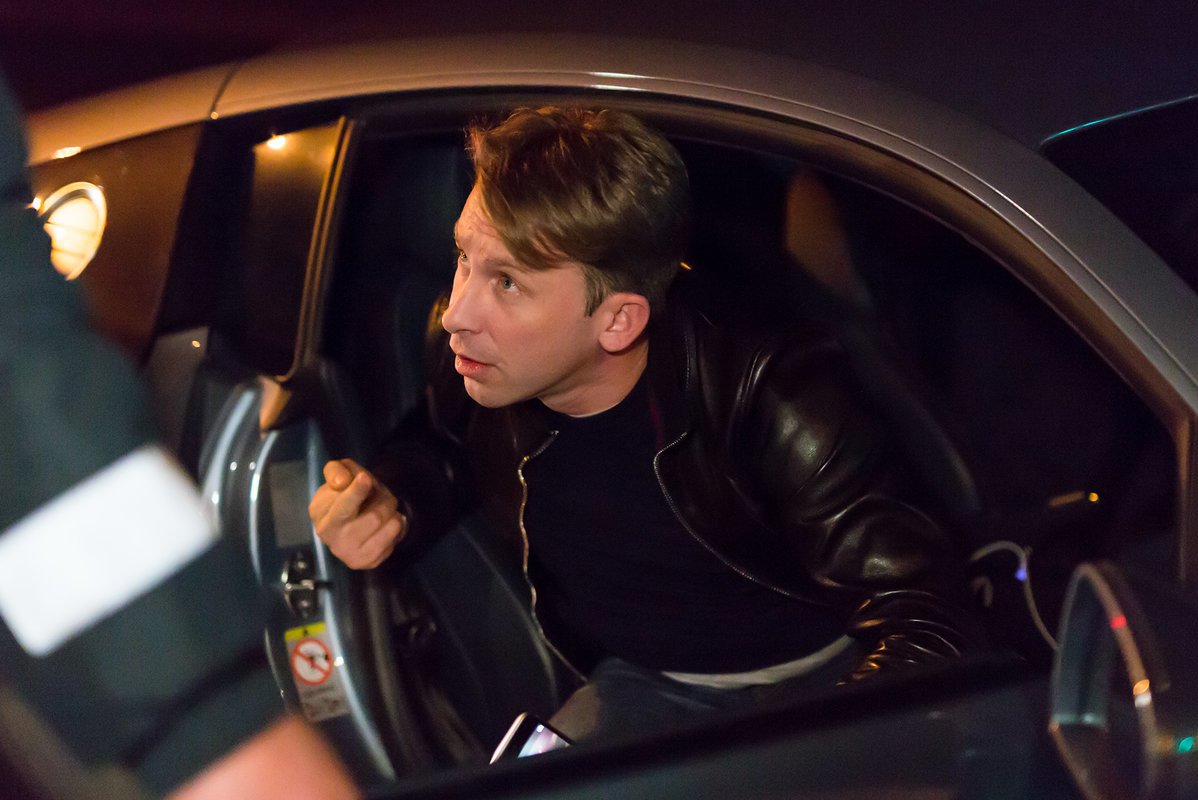 Egidijus Dragūnas vidurinį pirštą rodė ir pareigūnams nuotr. Broniaus Jablonsko