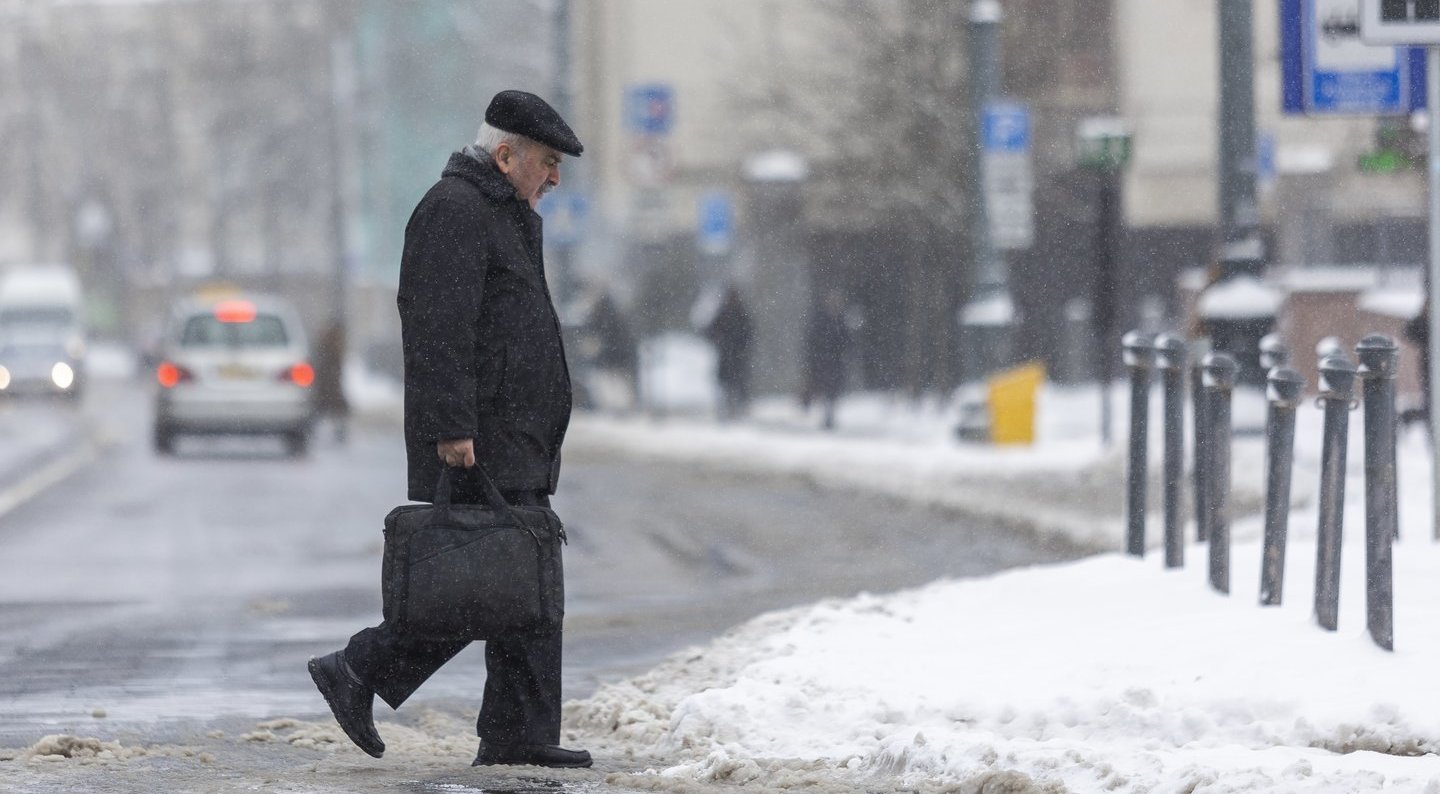 Švelni žiema turi niuansų: keliuose pavojumi išliks plikledis