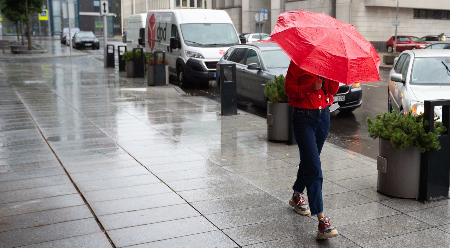Sinoptikai nieko gero nežada: reikės skėčių ir šiltesnių rūbų