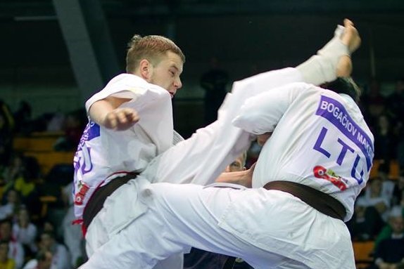Karate Kiokušin (nuotr. Algimanto Barzdžiaus)