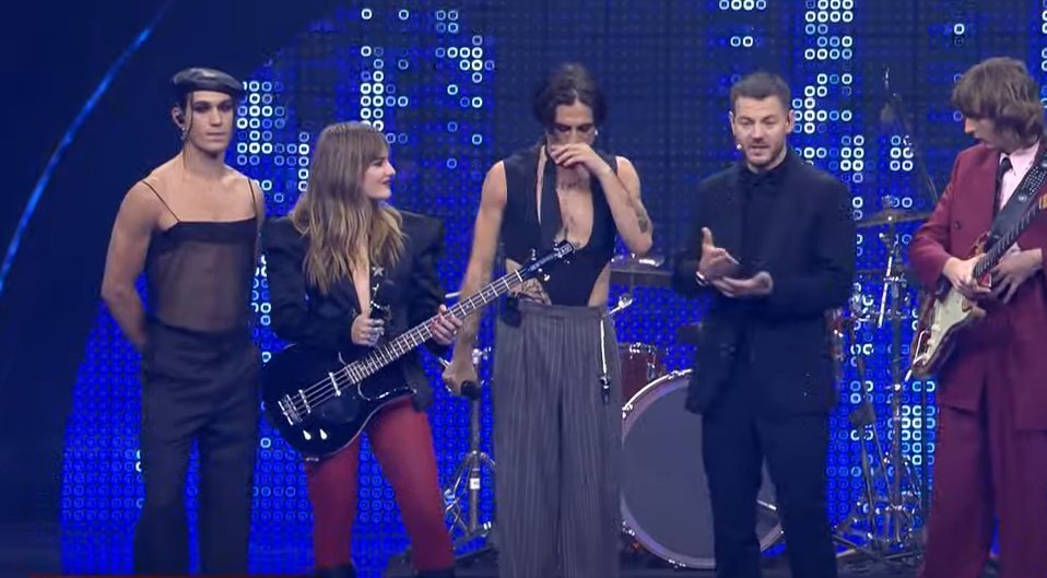 Damiano Davidui trauma nepakišo kojos, žengė ant „Eurovizijos“ scenos: neslėpė skausmo veide