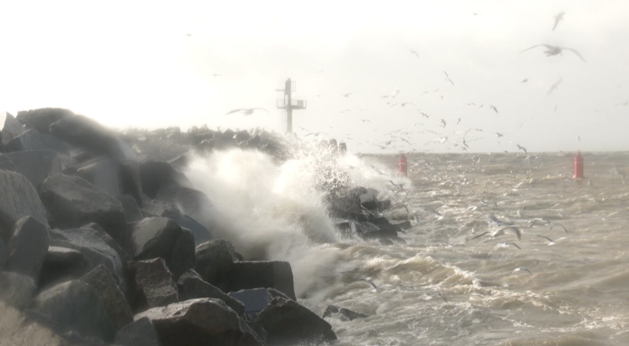 Dėl audros Klaipėdos uoste ribojama laivyba