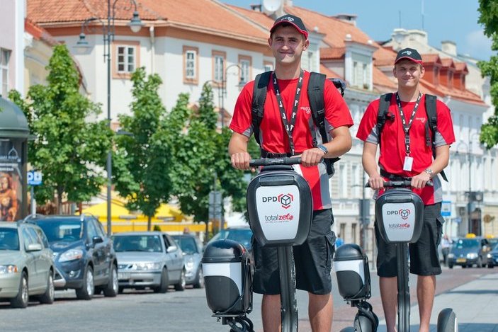 DPD kurjeriai ant riedžių (nuotr. Organizatorių)