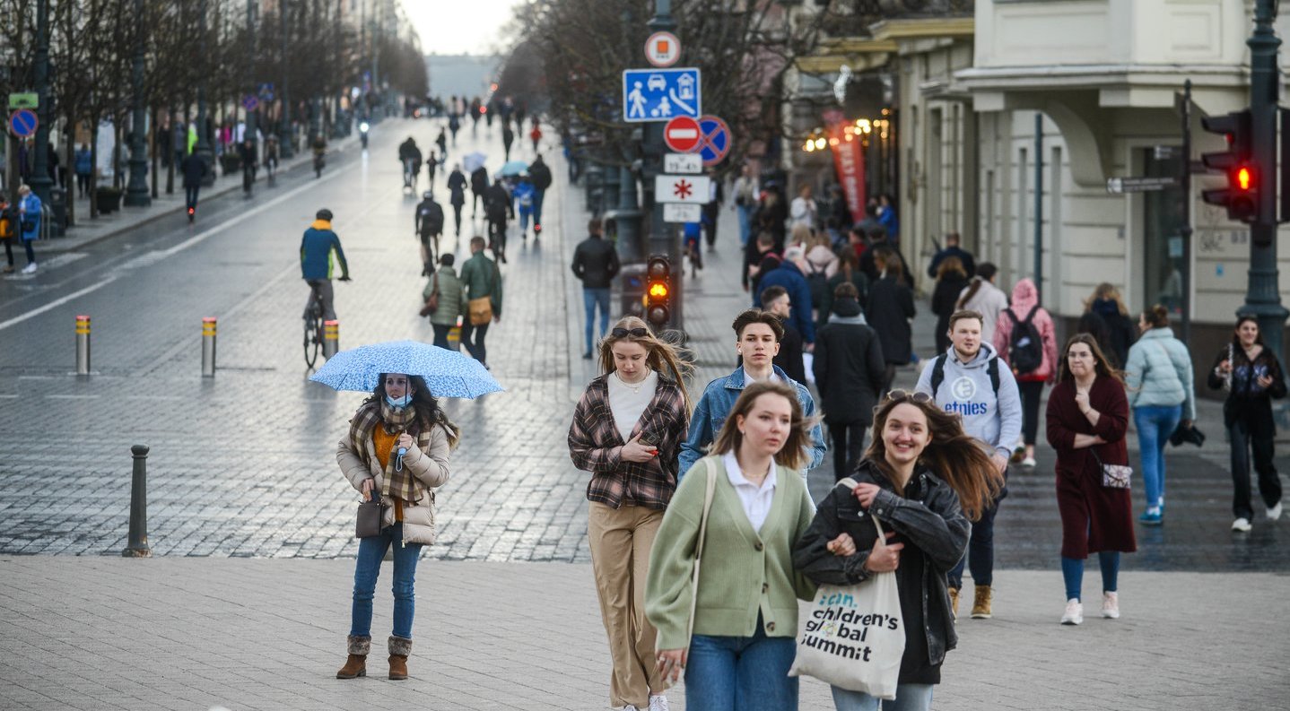 Laukia paradoksų naktis: vienur bus lietus su perkūnija, kitur – šalnos