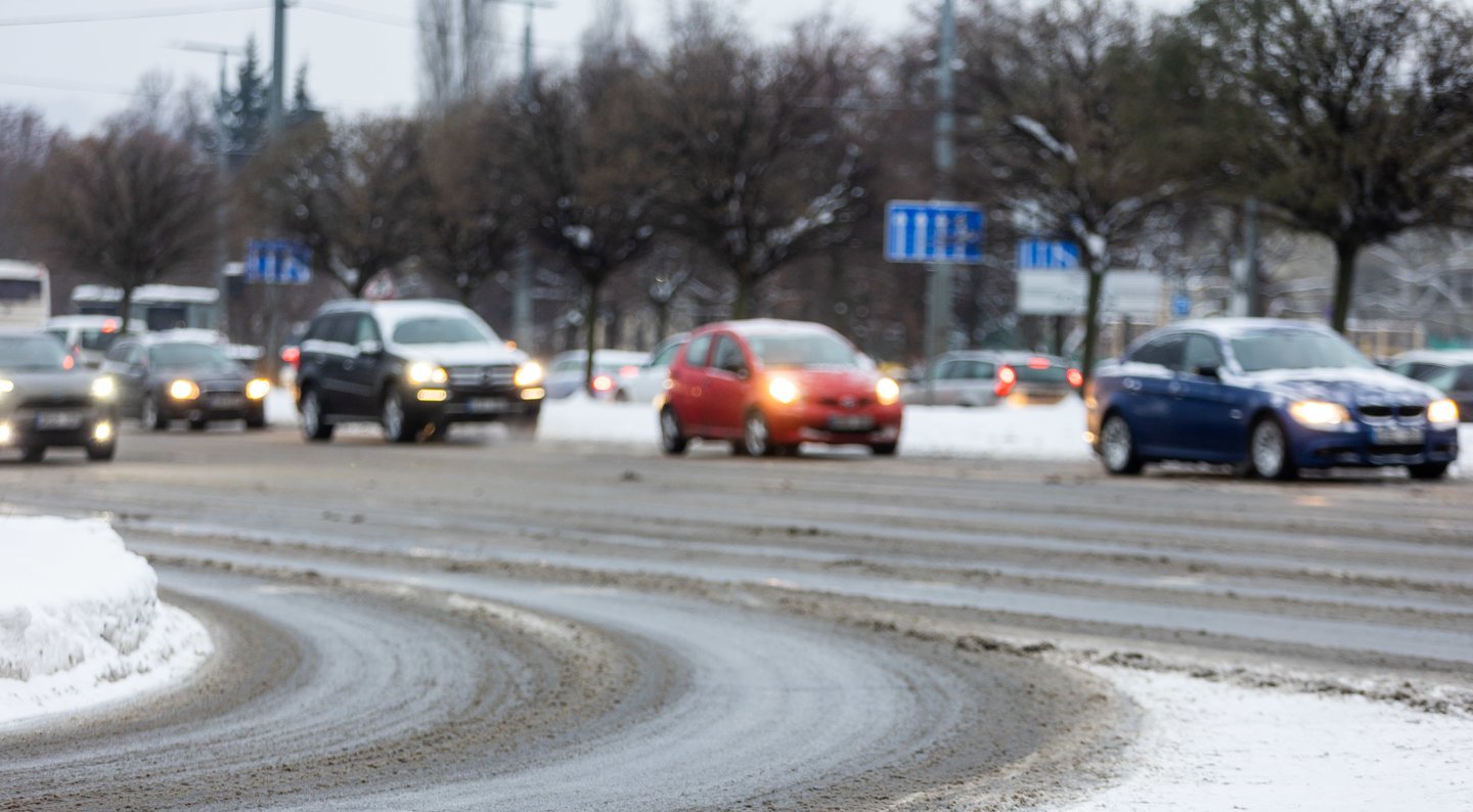 Kelininkai įspėja dėl eismo: jis itin sudėtingas keliose Lietuvos dalyse