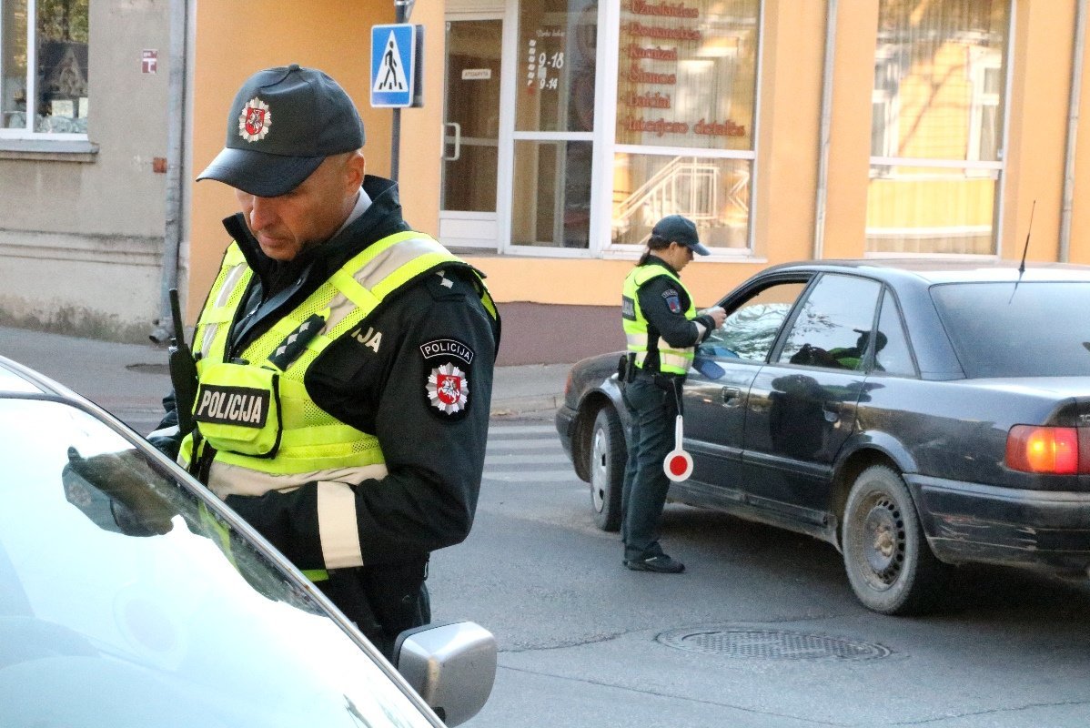 Iš eismo eliminuoti trys girti vairuotojai (nuotr. Policijos)