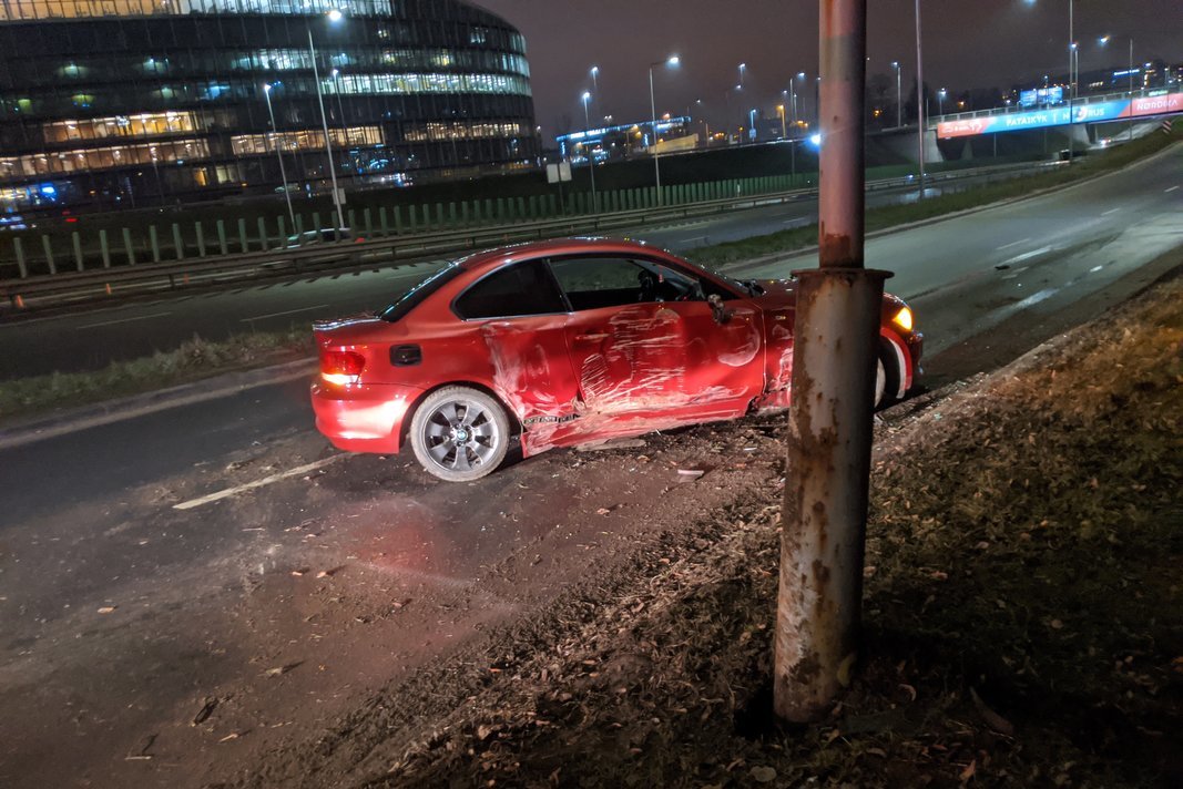 BMW avarija Vilniuje (nuotr. TV3/Bronius Jablonskas)