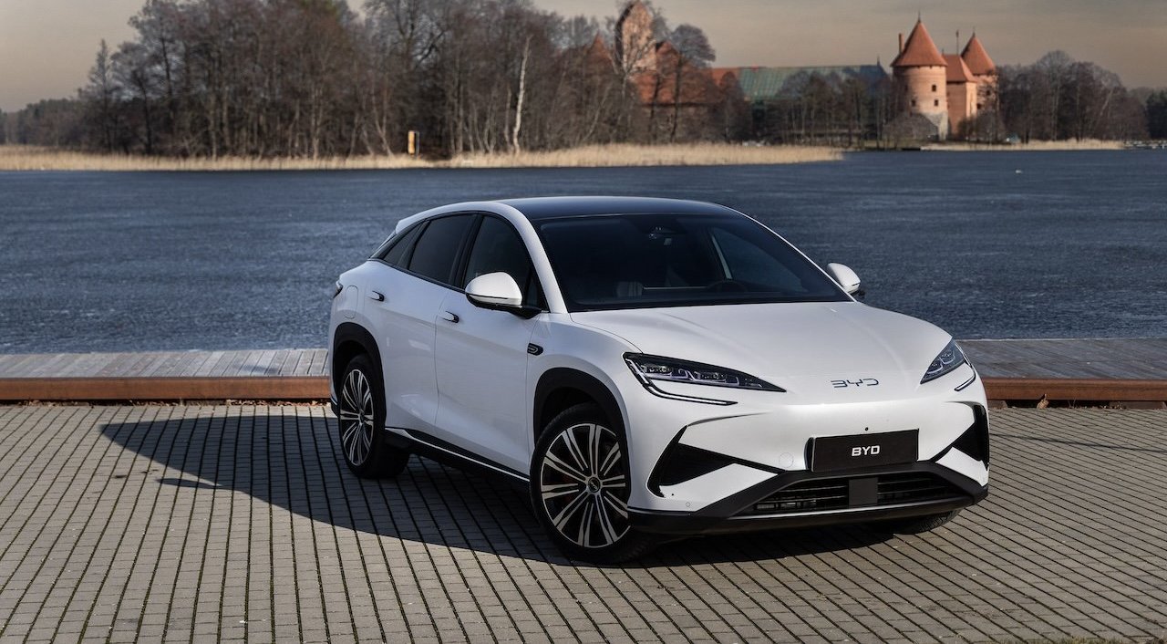 BYD atsigręžė į Turkiją: Europos Sąjungos tyrimas pristabdė gamyklos Vengrijoje plėtrą