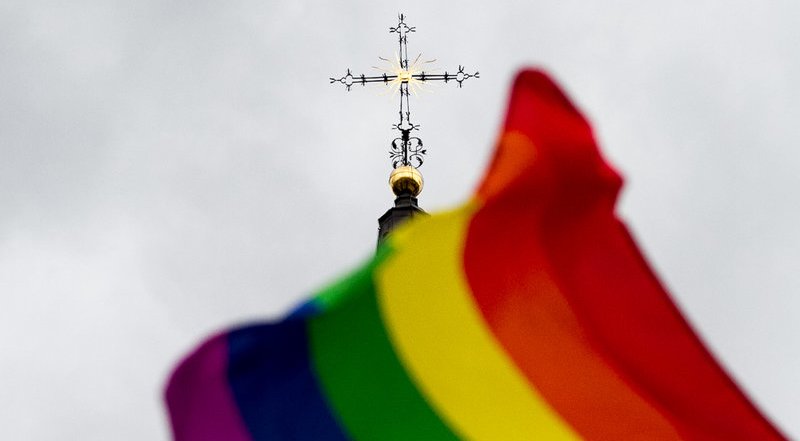 Tysiące osób przyłączyło się do marszu poparcia dla polskiej społeczności LGBTQ