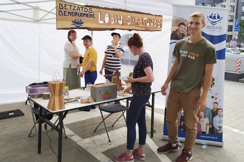 Puikus socialinio verslo pavyzdys – „Betzatos“ bendruomenės „Lobių dirbtuvės“. „Betzatos“ bendruomenės archyvo nuotr.