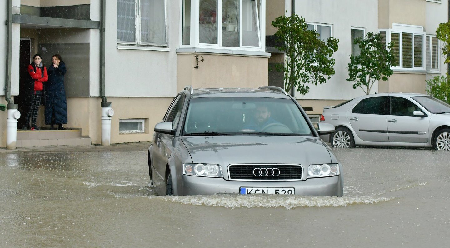 Potvynis atsirito ir į Klaipėdą: pasiektas stichinis vandens lygis