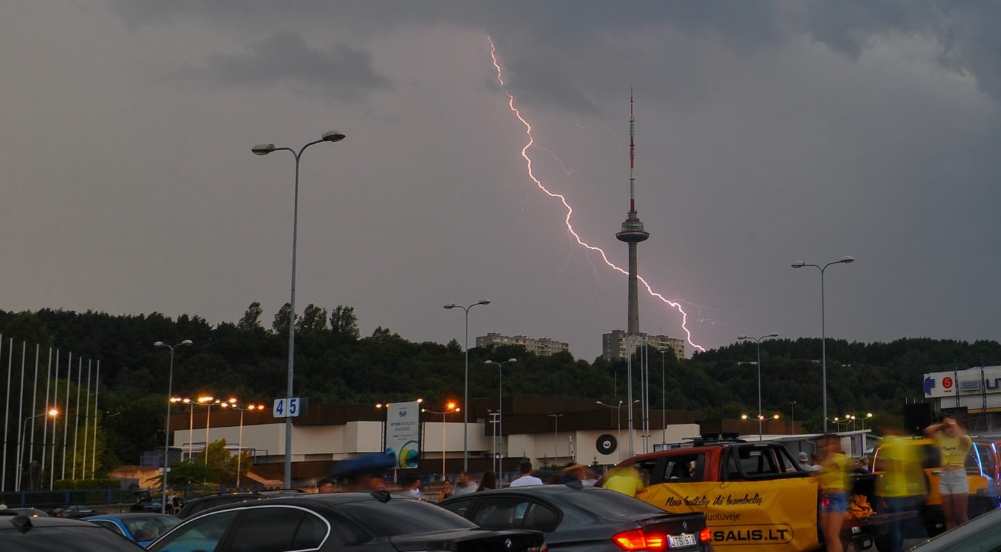Įvardijo, kur įvyksta daugiausiai žaibų išlydžių: „karščiausias“ taškas – lankomas Vilniaus objektas
