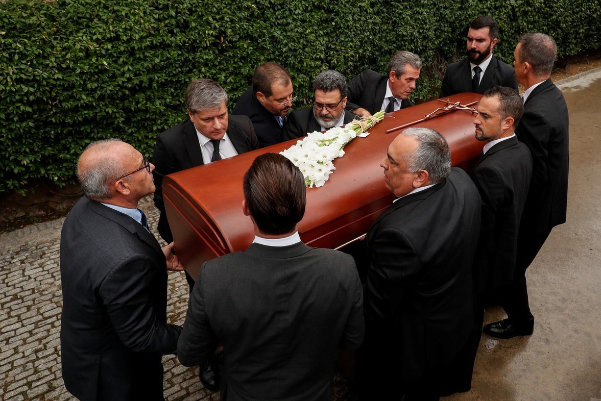 Caballe laidotuvėse Barselonoje dalyvavo gerbėjai ir karališkieji asmenys (nuotr. SCANPIX)