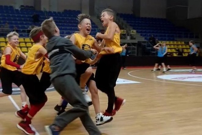 Nesuvaidintos vaikų emocijos po pergalingo metimo (nuotr. Instagram)