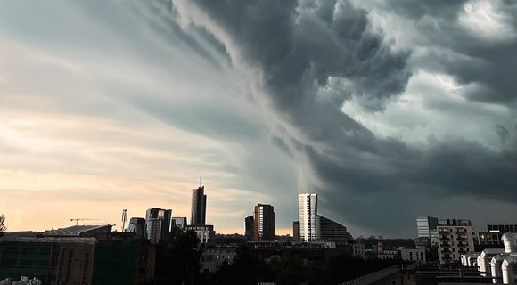 Orai Lietuvoje: alinantį 33 laipsnių karštį keis audra