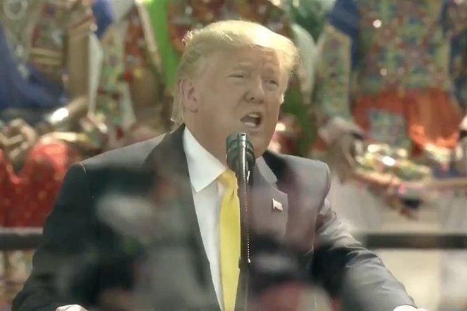 D. Trumpas Indijoje (nuotr. stop kadras)