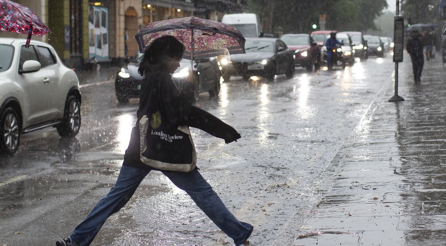 Laukia tikras orų kokteilis: po karščių temperatūra kris iki +22, vietomis žaibuos, kris kruša