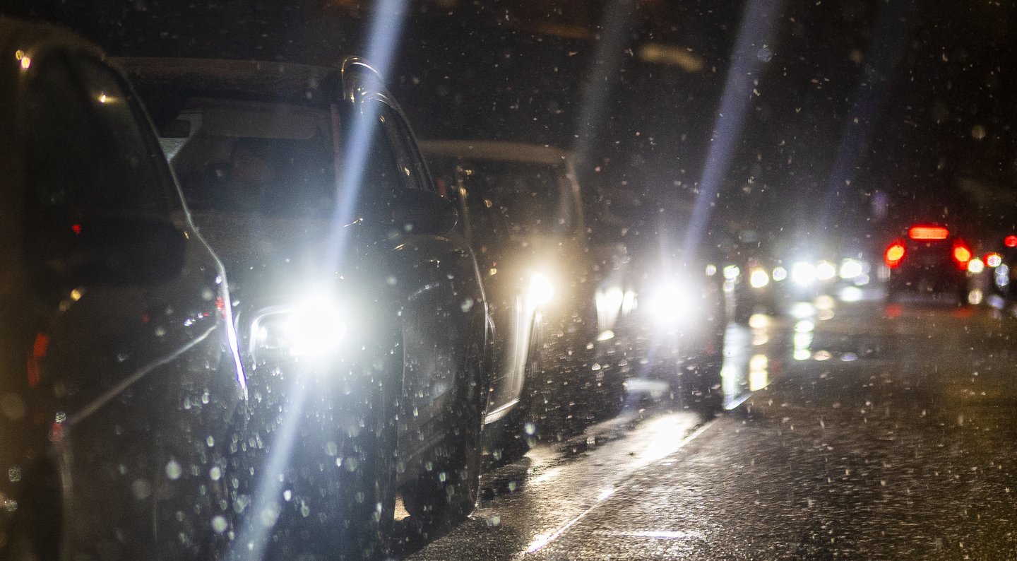 Vairuokite atsargiai: naktį eismo sąlygas sunkins snygis ir plikledis
