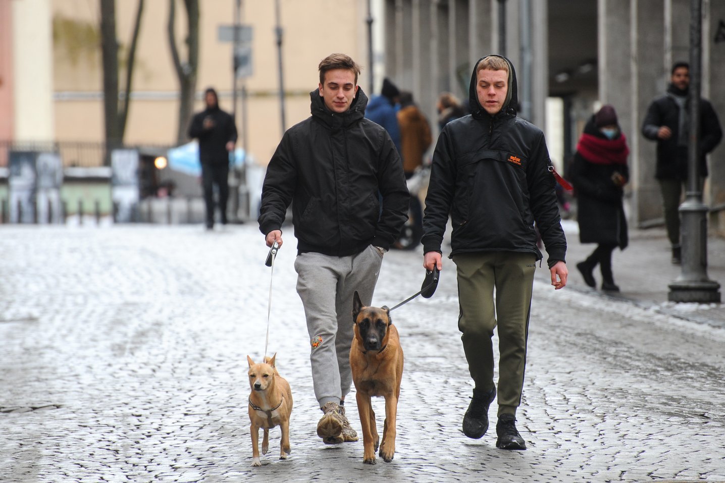 Nepamirškite pirštinių – žiema trauktis neketina