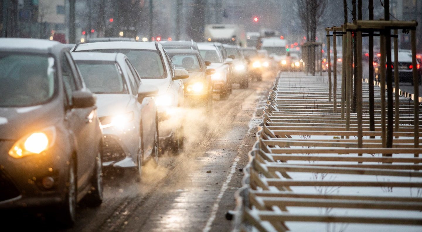 Vairuotojai, pasiruoškite: keliaujančius užklups beveik visi įmanomi krituliai