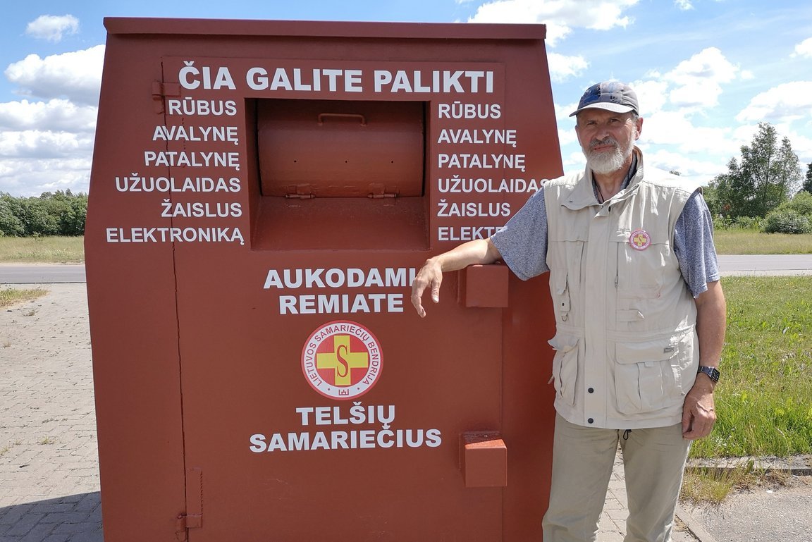 „Telšių atjauta“ prižiūri keletą tekstilės konteinerių. Klubo „Telšių atjauta“ archyvo nuotr.