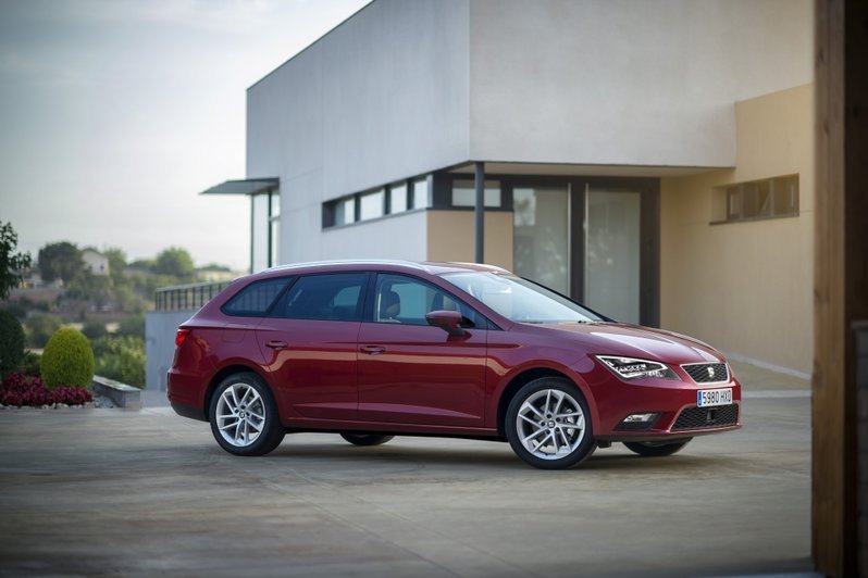 Debiutuoja „SEAT Leon“ ST universalas su visų varančiųjų ratų sistema. (nuotr. gamintojo)