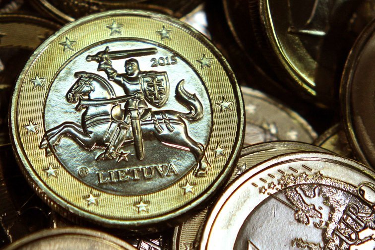 Lietuviškos euro monetos (nuotr. AFP/Scanpix)