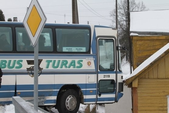 Autobuso avarija Šėtoje (Kedainietis.lt/Remigijaus Pakščio nuotr.) (nuotr. Balsas.lt)