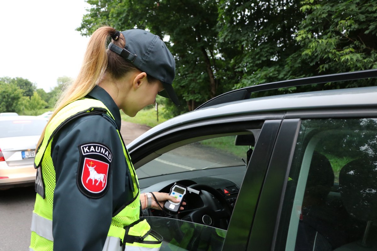 Neblaivių vairuotojų kontrolė (nuotr. Policijos)