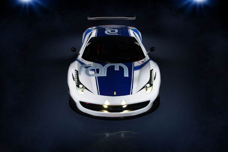 Kovinės Ferrari fotosesija