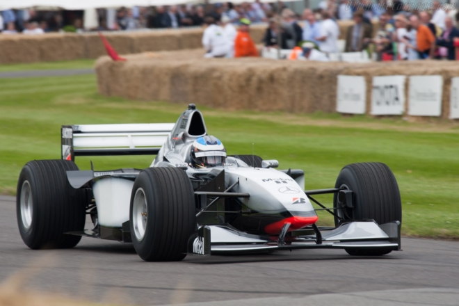 Legendinis „McLaren MP4-13“ bolidas