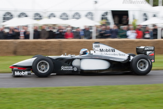 Legendinis „McLaren MP4-13“ bolidas