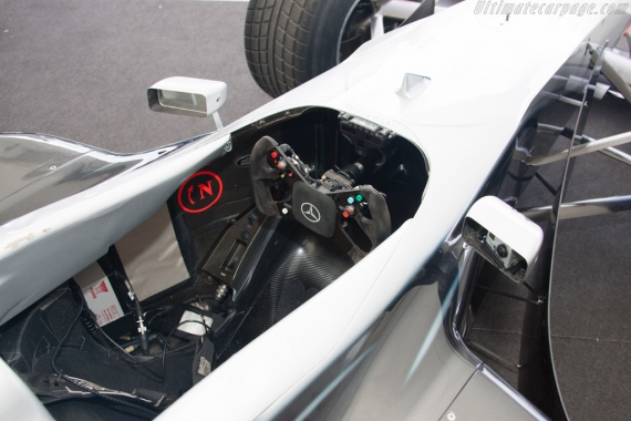 Legendinis „McLaren MP4-13“ bolidas