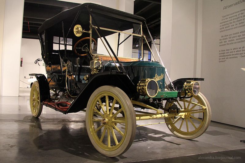 Magiškas pasivaikščiojimas po automobilių muziejų Ispanijoje