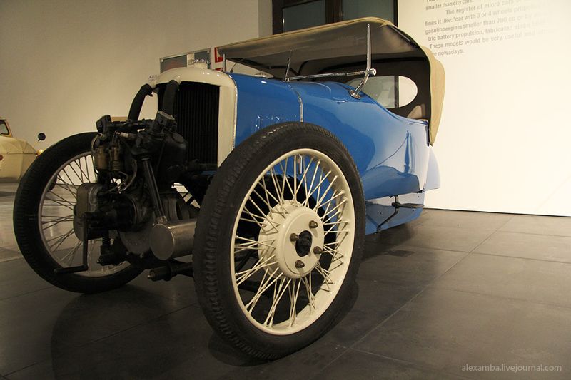 Magiškas pasivaikščiojimas po automobilių muziejų Ispanijoje