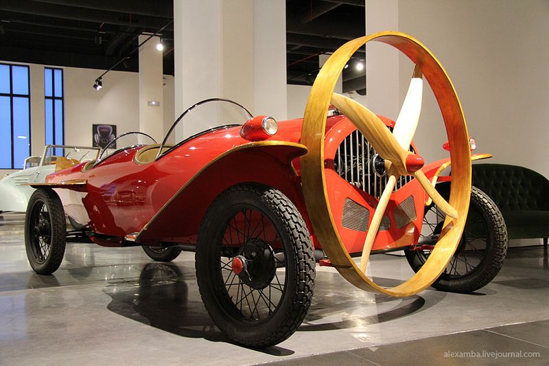 Magiškas pasivaikščiojimas po automobilių muziejų Ispanijoje