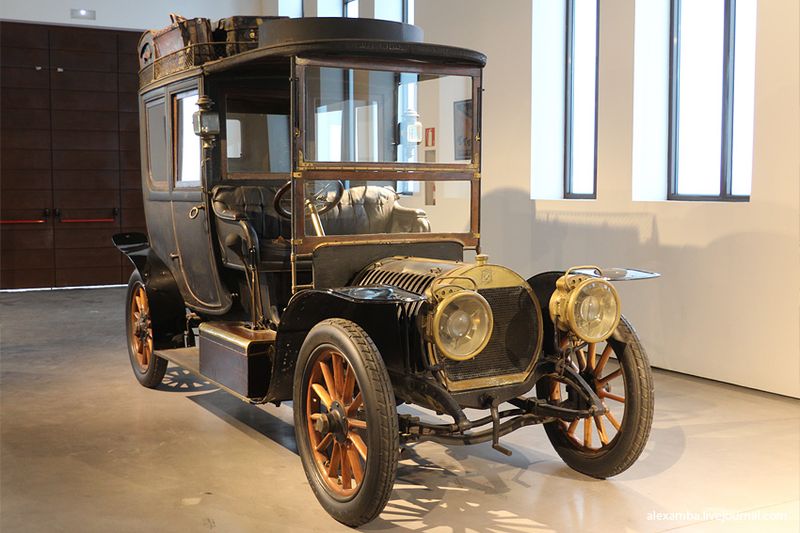 Magiškas pasivaikščiojimas po automobilių muziejų Ispanijoje
