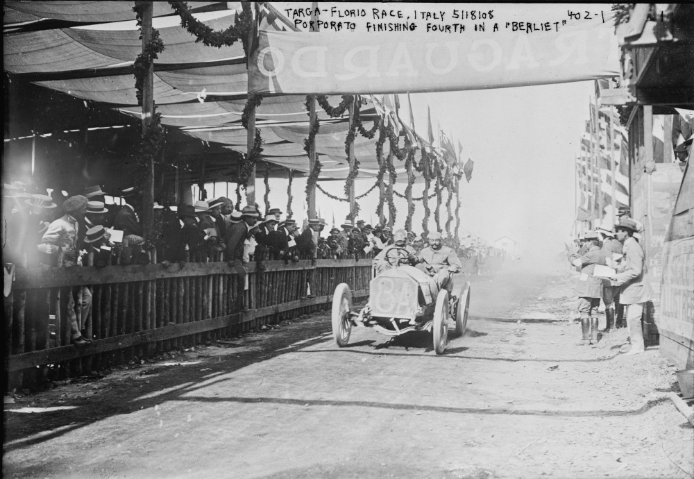 Porporato_in_a_Berliet_finishing_fourth_at_Targa_Florio_1908