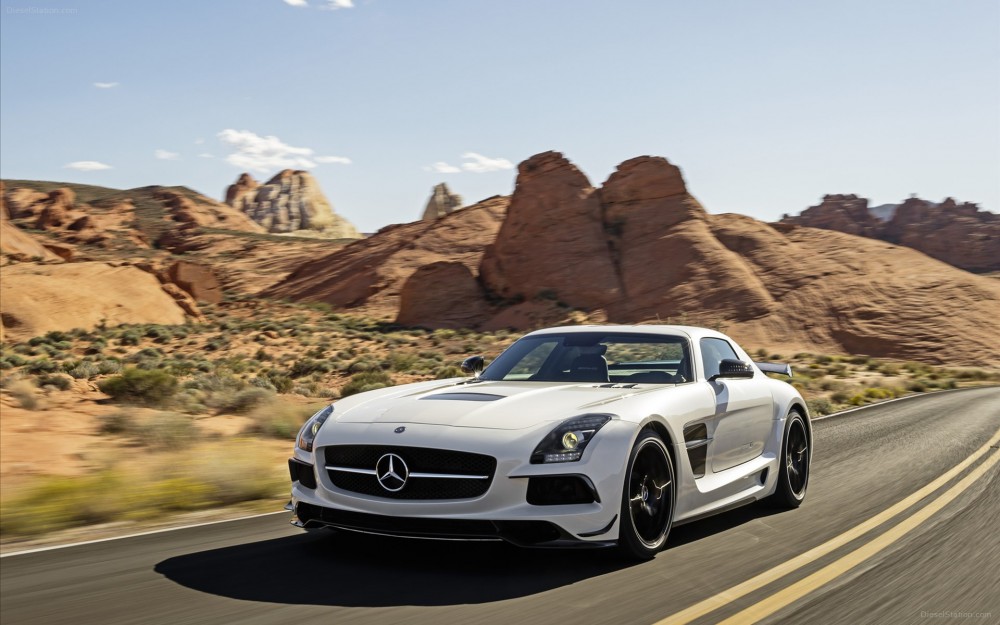 Mercedes-Benz-SLS-AMG-Black-Series-2014-widescreen-23