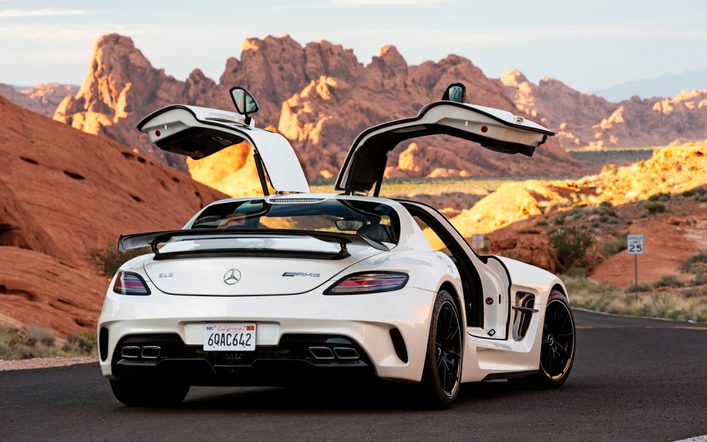 2014-Mercedes-Benz-SLS-AMG-Black-Series-Open-Door