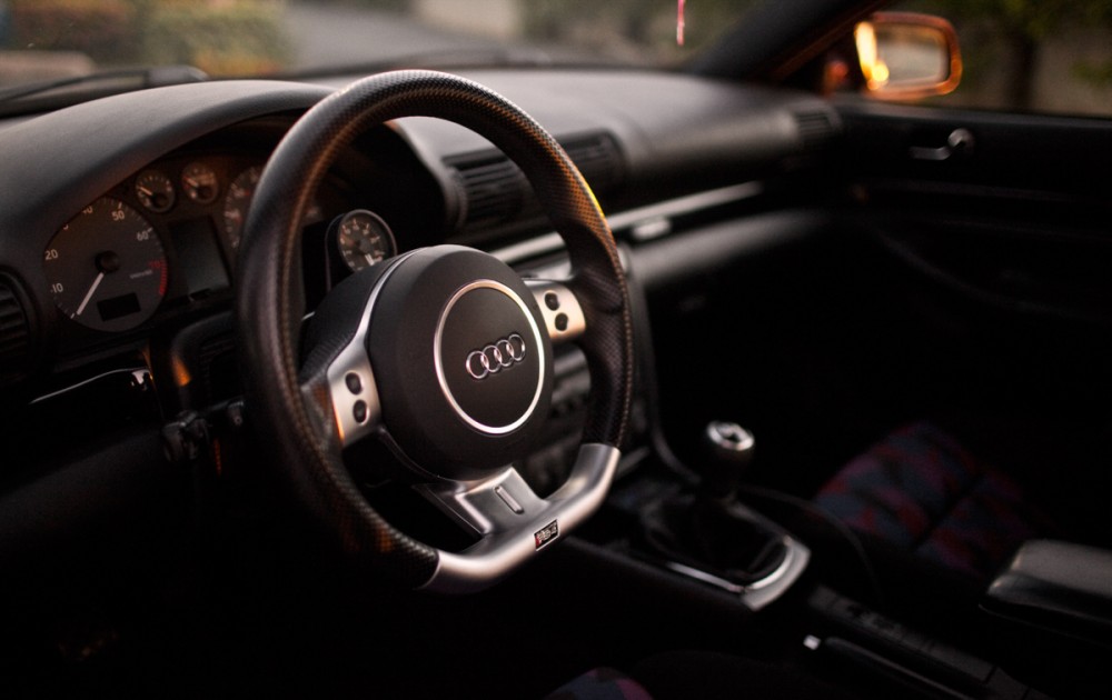 audi-rs4-steering-wheel