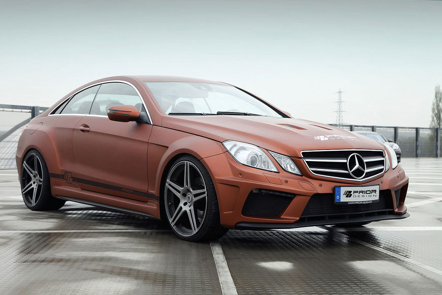 <a href='https://www.autobilis.lt/skelbimai/naudoti-automobiliai/mercedes-benz' target='_blank' class='phrase'>Mercedes-Benz</a>-E-Klasse-Coup-PD850-Black-Edition-Widebody-C207--19-fotoshowImageNew-719241ce-688214