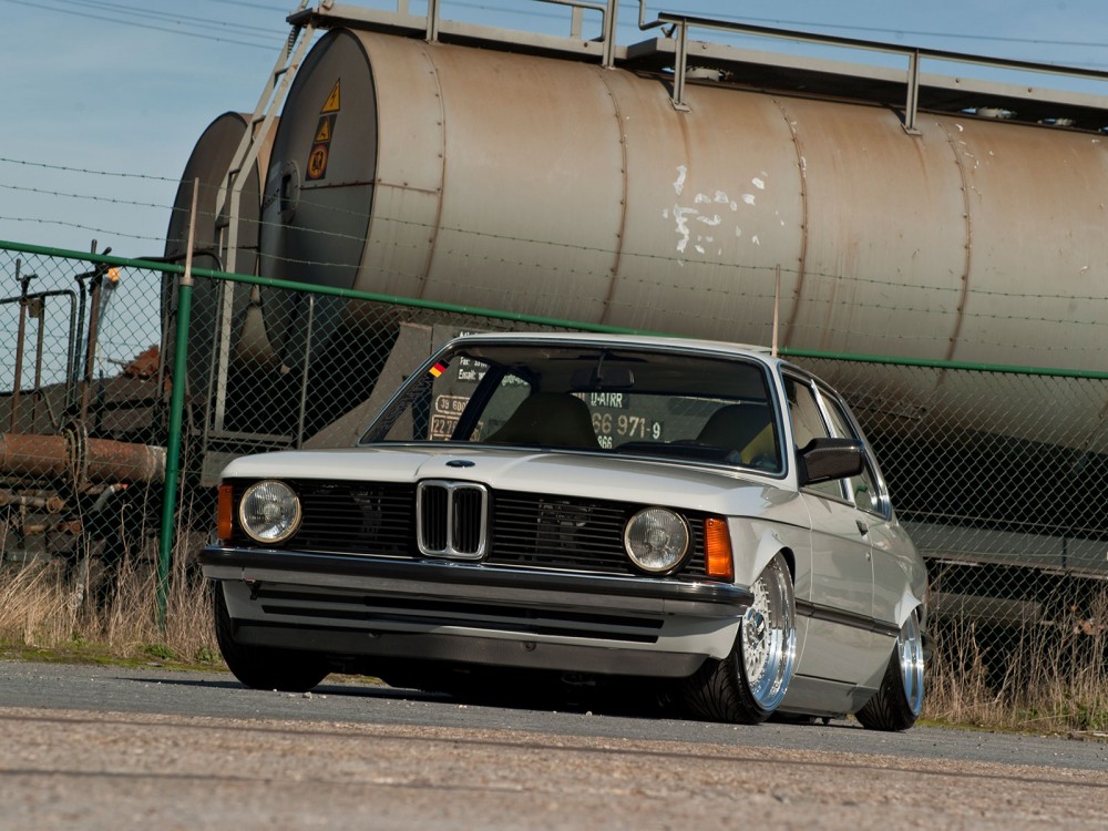 01-1980-<a href='https://www.autobilis.lt/skelbimai/naudoti-automobiliai/bmw' target='_blank' class='phrase'>BMW</a>-316-front-fascia