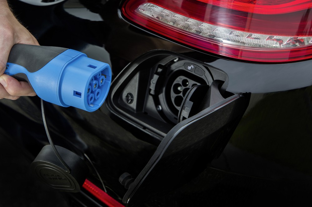 <a href='https://www.autobilis.lt/skelbimai/naudoti-automobiliai/mercedes-benz' target='_blank' class='phrase'>Mercedes-Benz</a> S 500 PLUG-IN HYBRID (W 222) 2013