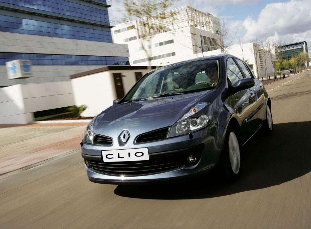 Renault-Clio_III_5door_2005