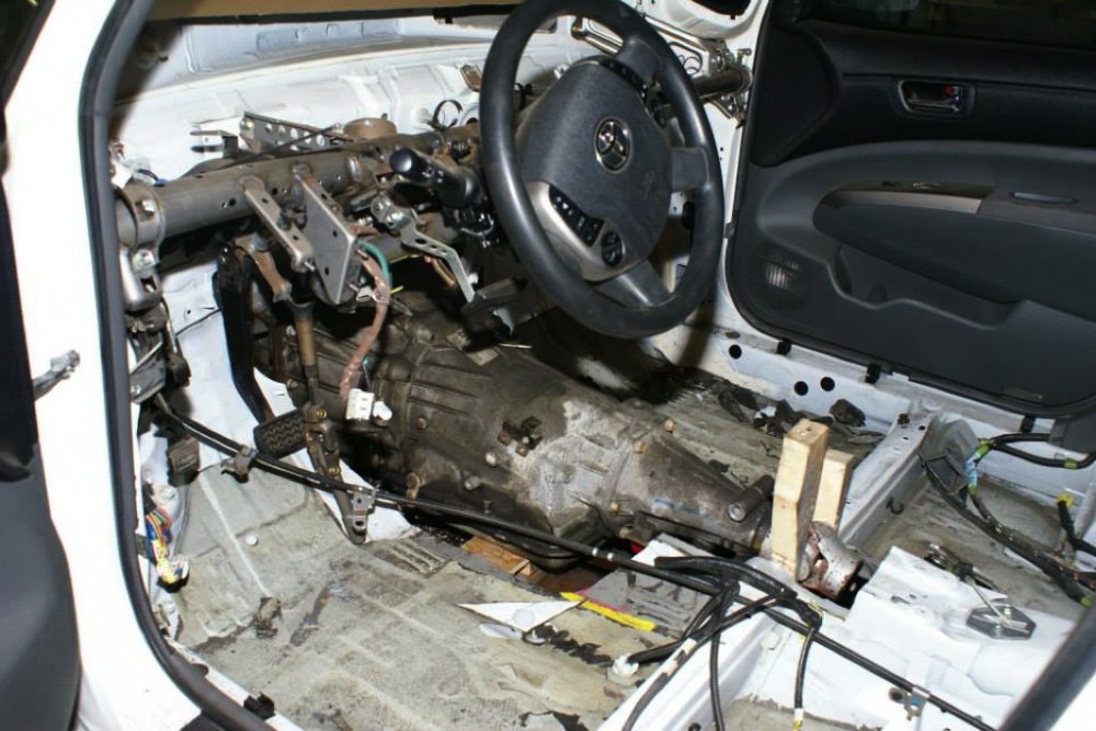 Toyota-Prius-LS1-V8-05