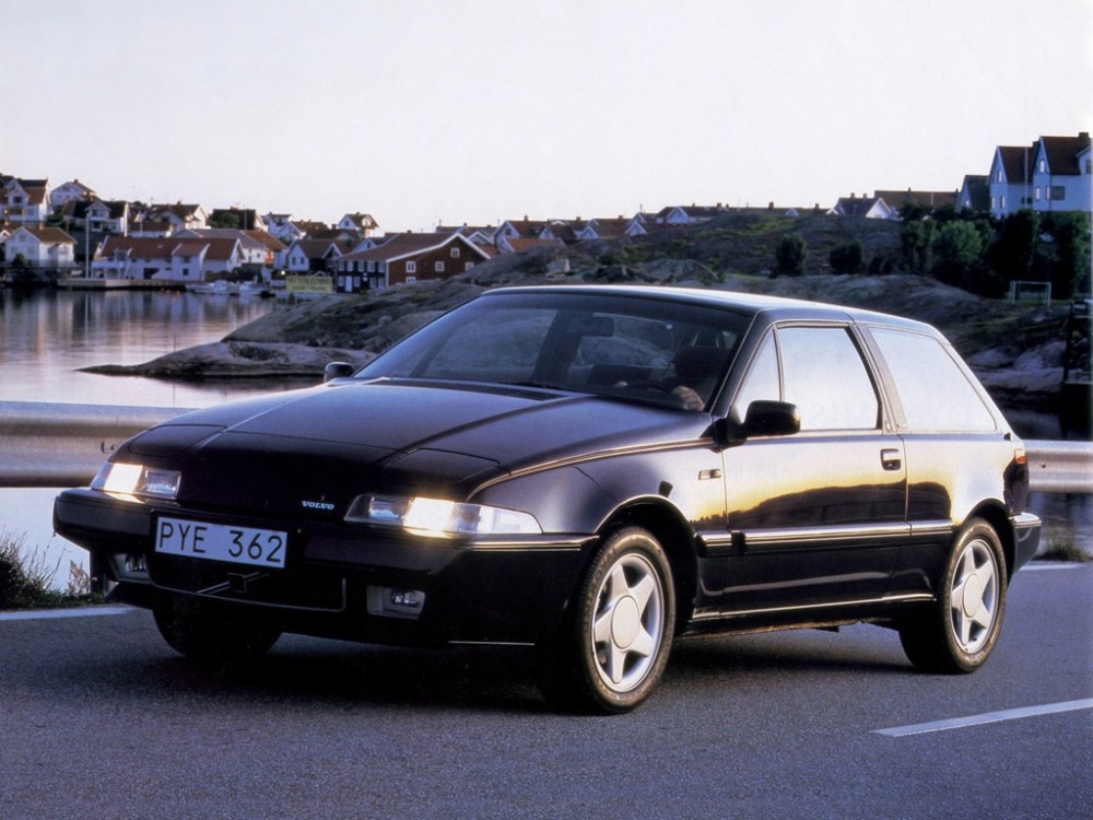Volvo 480 : Pirmasis priekiniais ratais varomas markės automobilis 